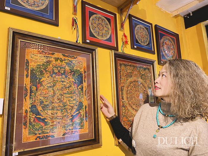Du khách trải nghiệm văn hóa Himalaya